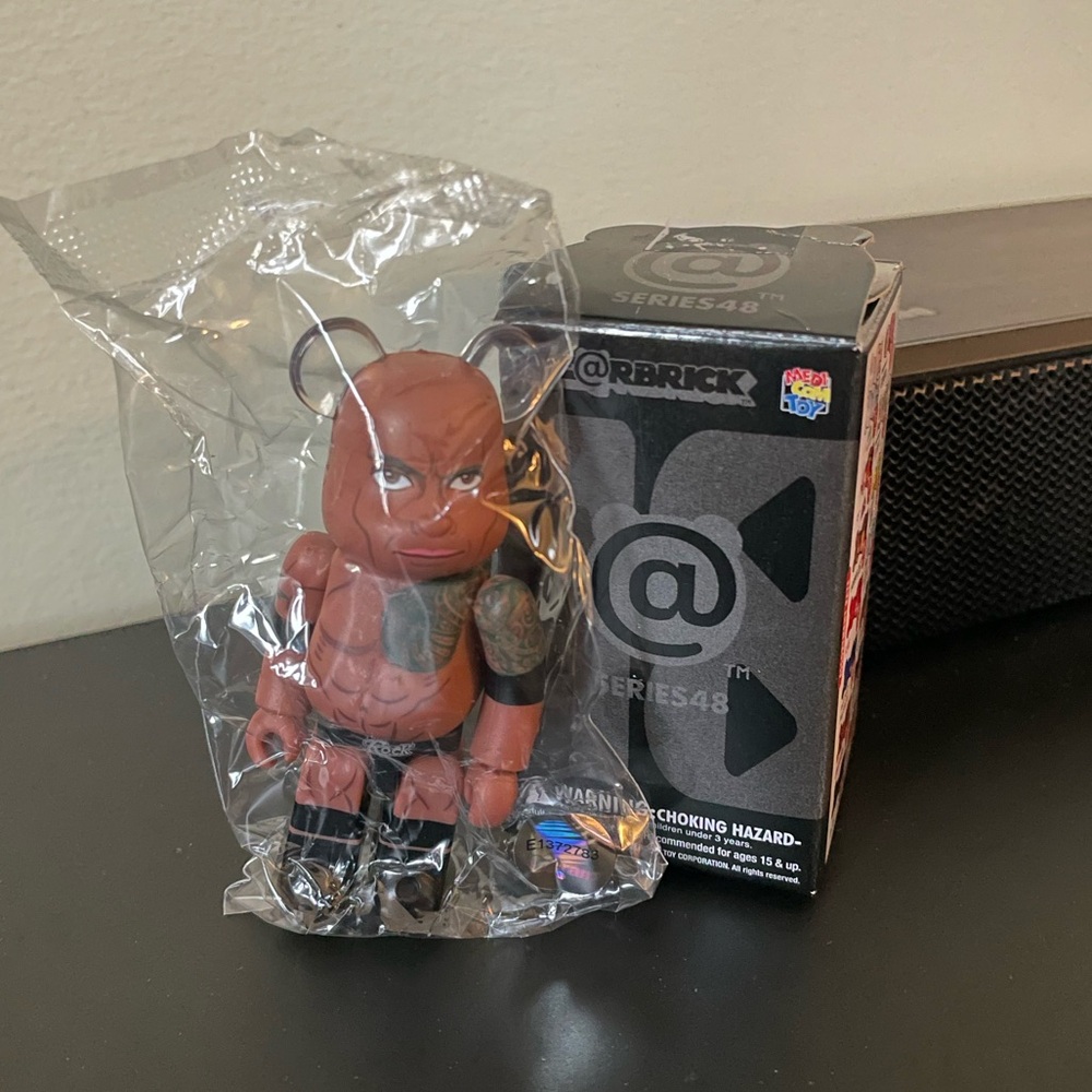 Bearbrick Series 48 100% The Rock